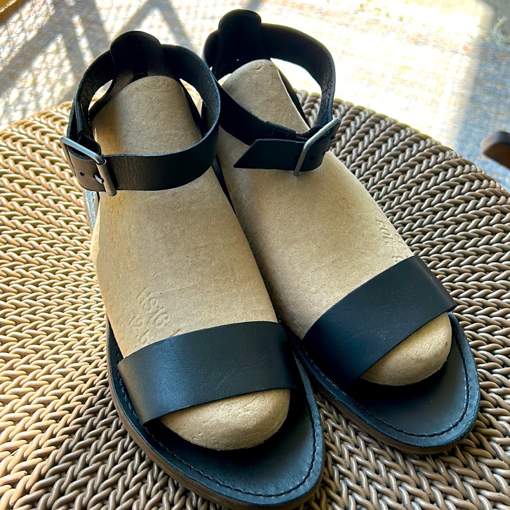 Madewell Black and Tan Sandals